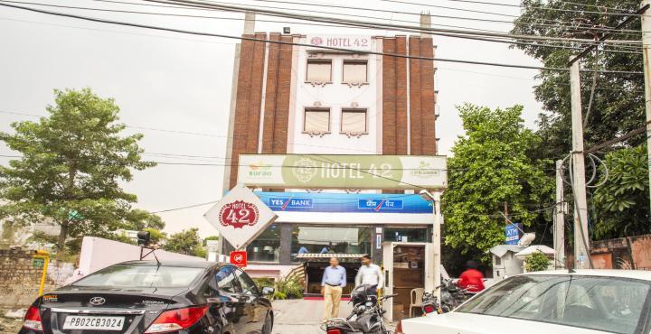 Capital O 15395 Hotel 42 Amritsar Eksteriør bilde